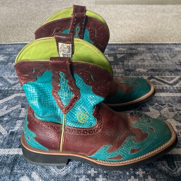 Ariat Shoes - Women’s Ariat fat baby boots